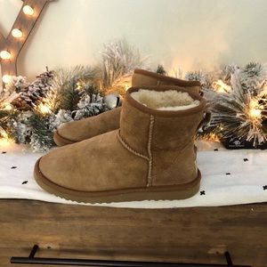 Classic mini UGG